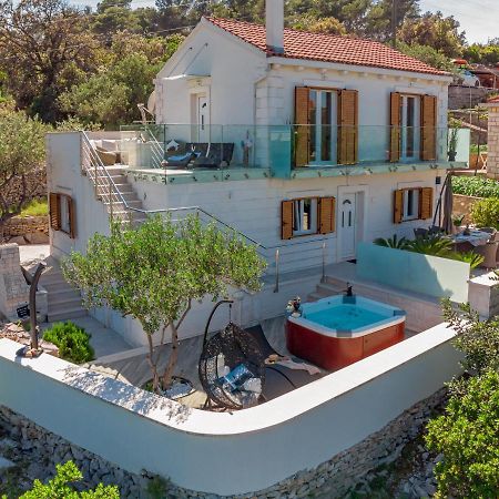 Uniquely Designed Villa Ivana With Outdoor Jacuzzi Nearby The Pebble Banje Beach At The Island Of Solta Rogač Esterno foto