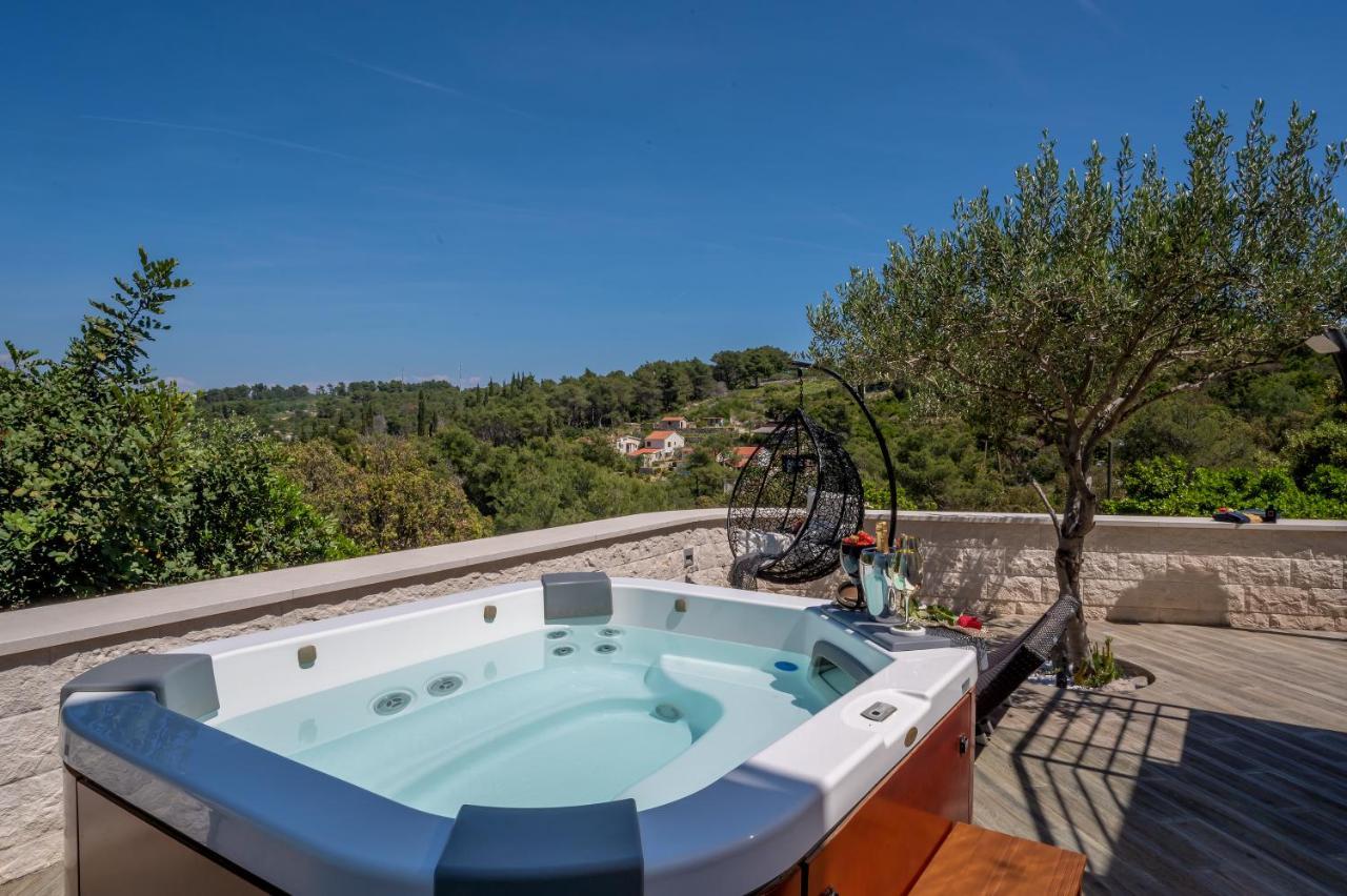 Uniquely Designed Villa Ivana With Outdoor Jacuzzi Nearby The Pebble Banje Beach At The Island Of Solta Rogač Esterno foto