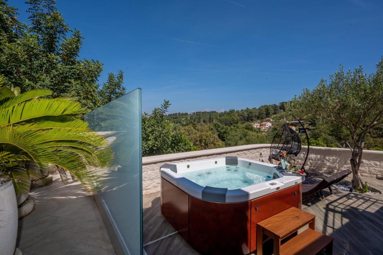 Uniquely Designed Villa Ivana With Outdoor Jacuzzi Nearby The Pebble Banje Beach At The Island Of Solta Rogač Esterno foto
