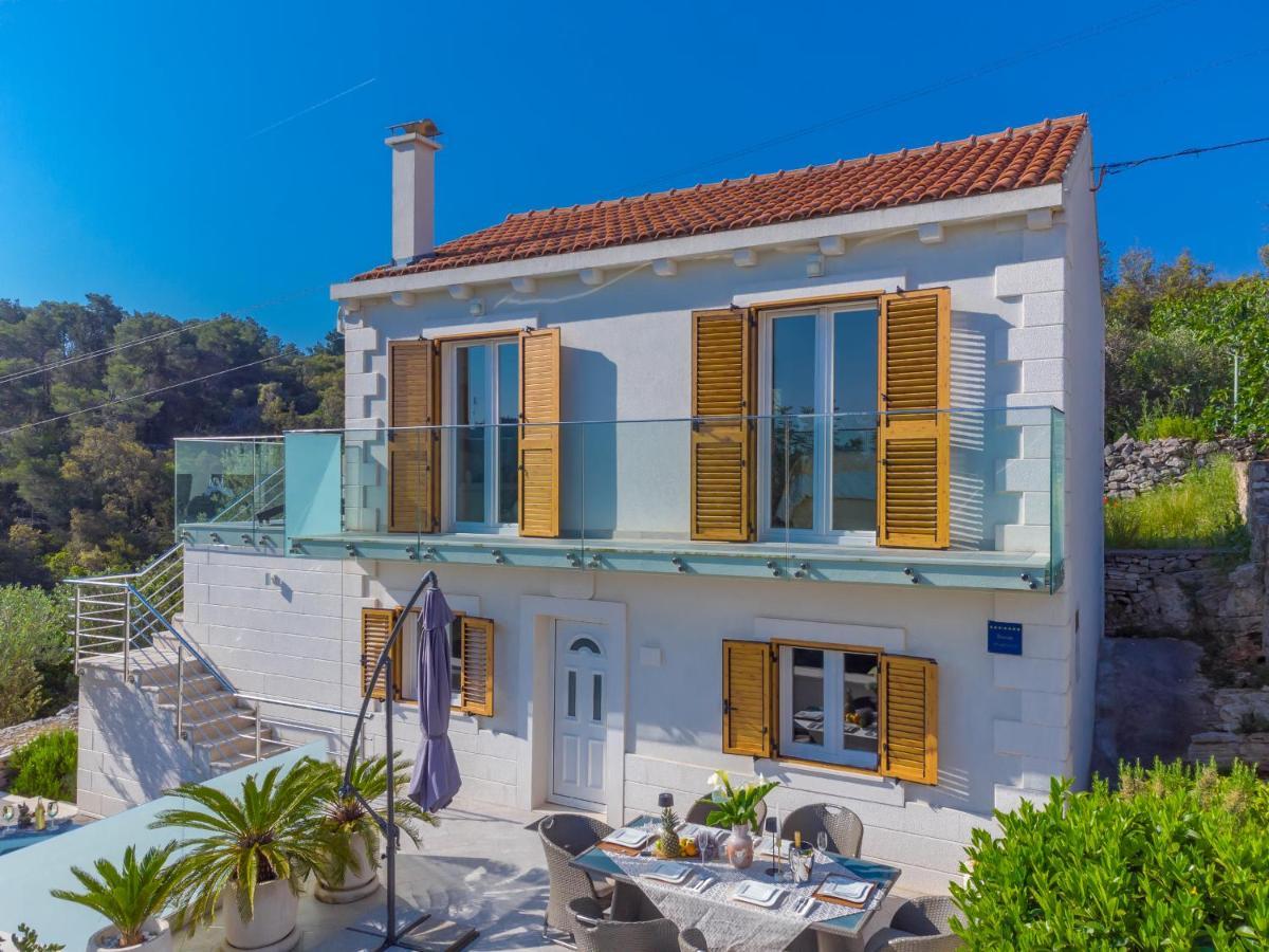 Uniquely Designed Villa Ivana With Outdoor Jacuzzi Nearby The Pebble Banje Beach At The Island Of Solta Rogač Esterno foto