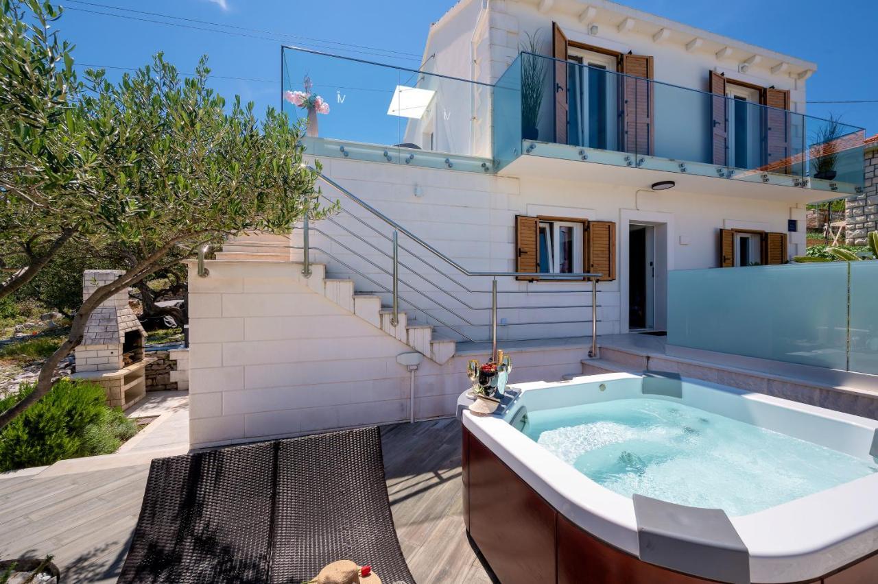 Uniquely Designed Villa Ivana With Outdoor Jacuzzi Nearby The Pebble Banje Beach At The Island Of Solta Rogač Esterno foto