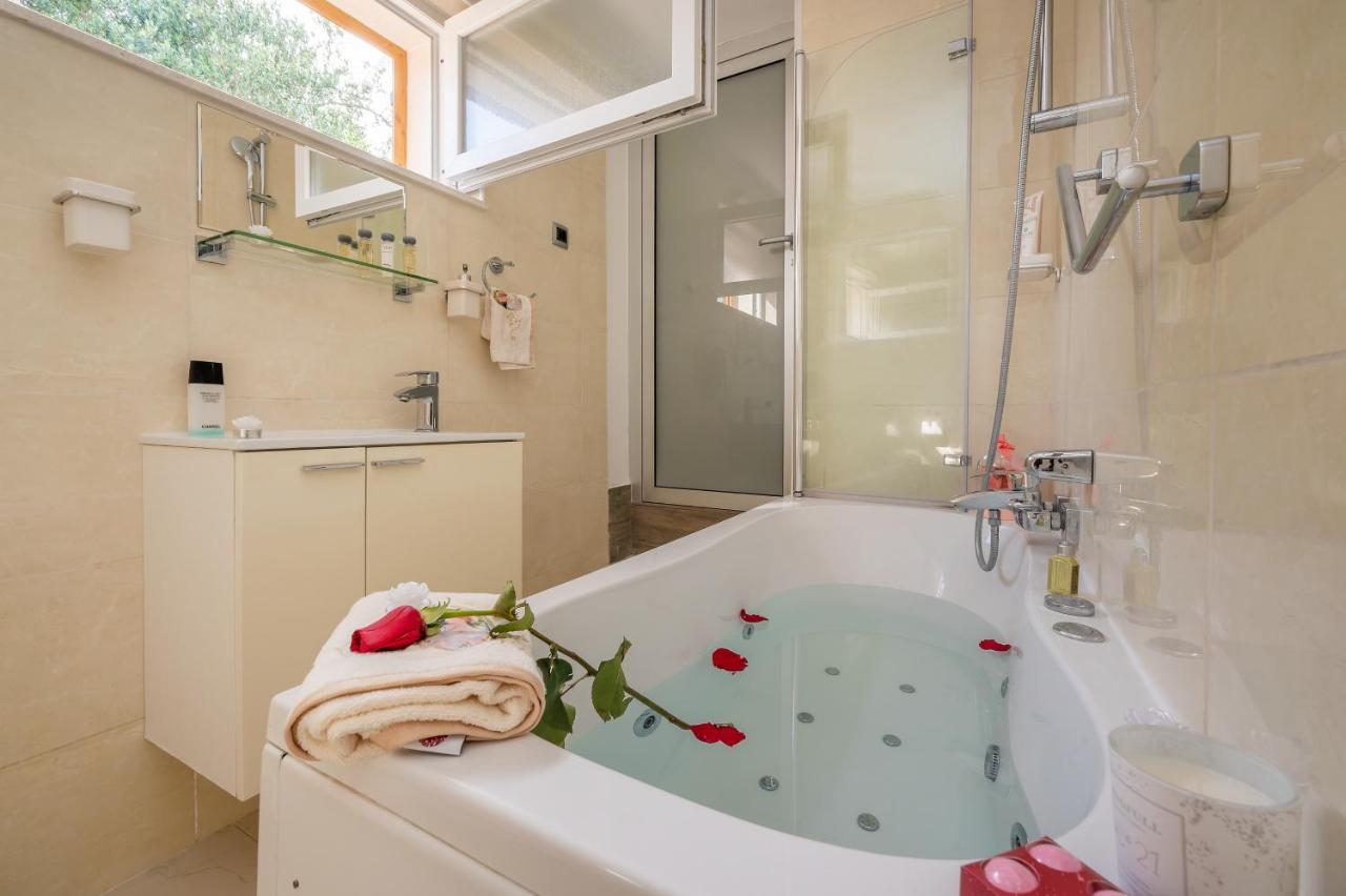 Uniquely Designed Villa Ivana With Outdoor Jacuzzi Nearby The Pebble Banje Beach At The Island Of Solta Rogač Esterno foto