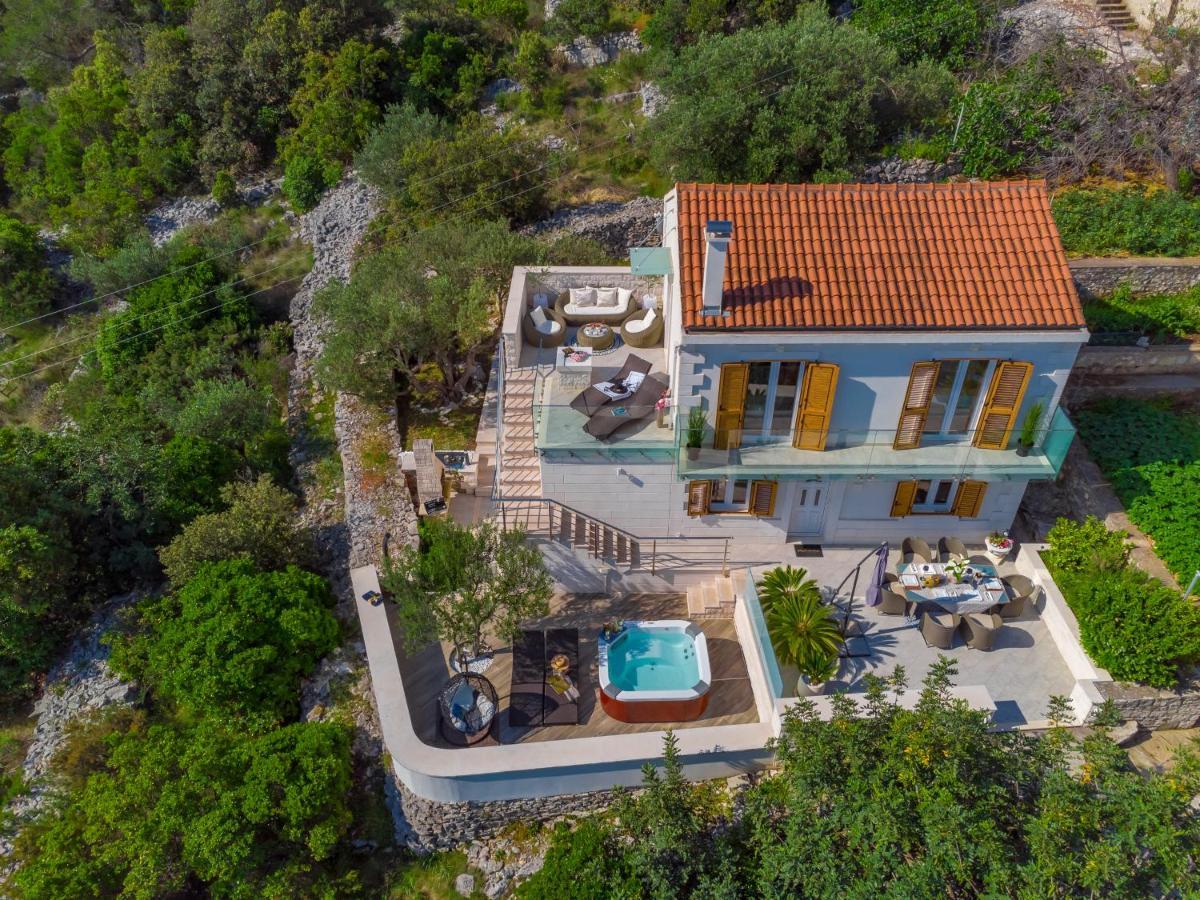 Uniquely Designed Villa Ivana With Outdoor Jacuzzi Nearby The Pebble Banje Beach At The Island Of Solta Rogač Esterno foto