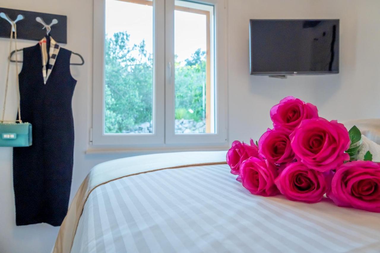 Uniquely Designed Villa Ivana With Outdoor Jacuzzi Nearby The Pebble Banje Beach At The Island Of Solta Rogač Esterno foto