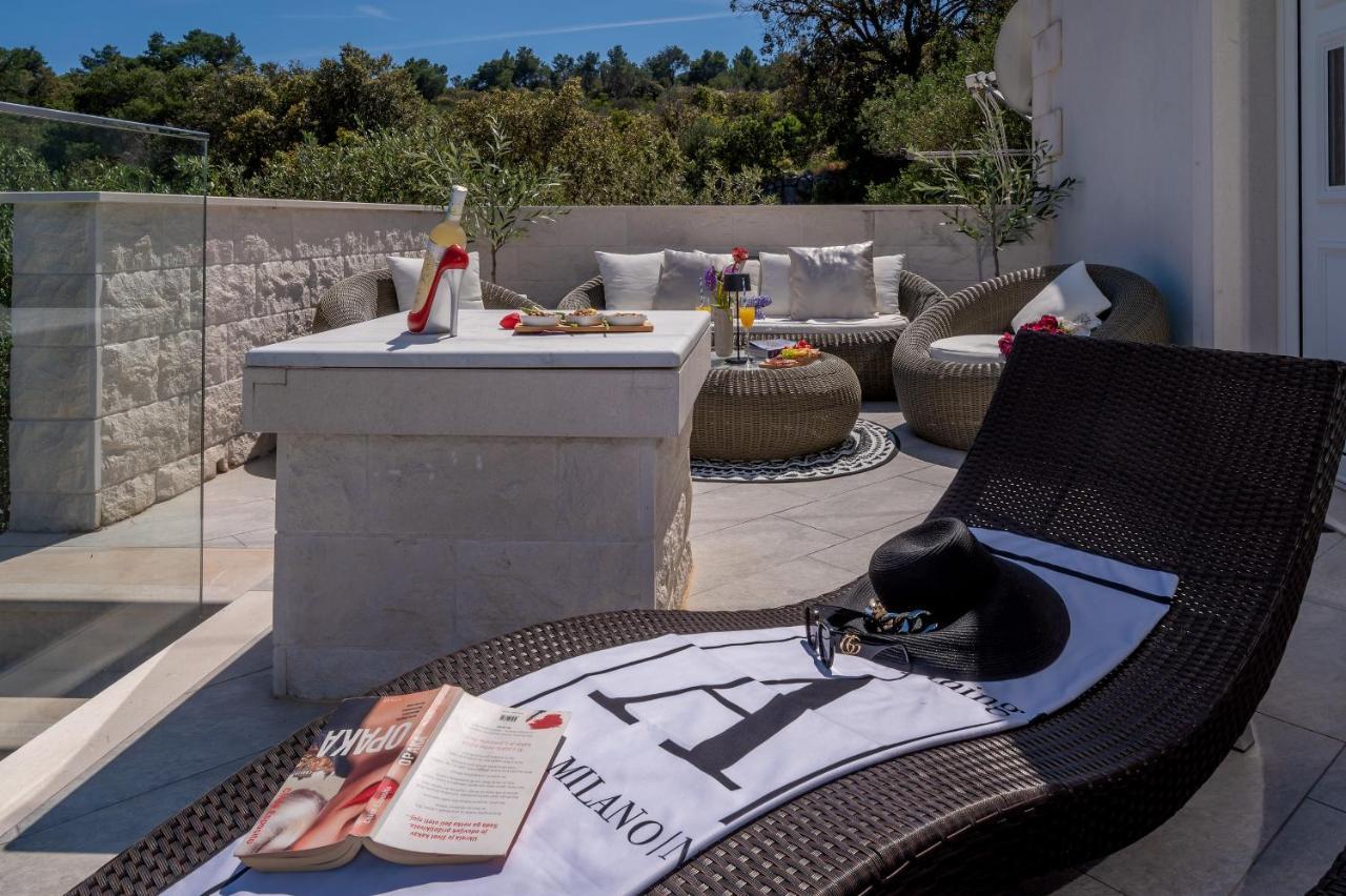 Uniquely Designed Villa Ivana With Outdoor Jacuzzi Nearby The Pebble Banje Beach At The Island Of Solta Rogač Esterno foto
