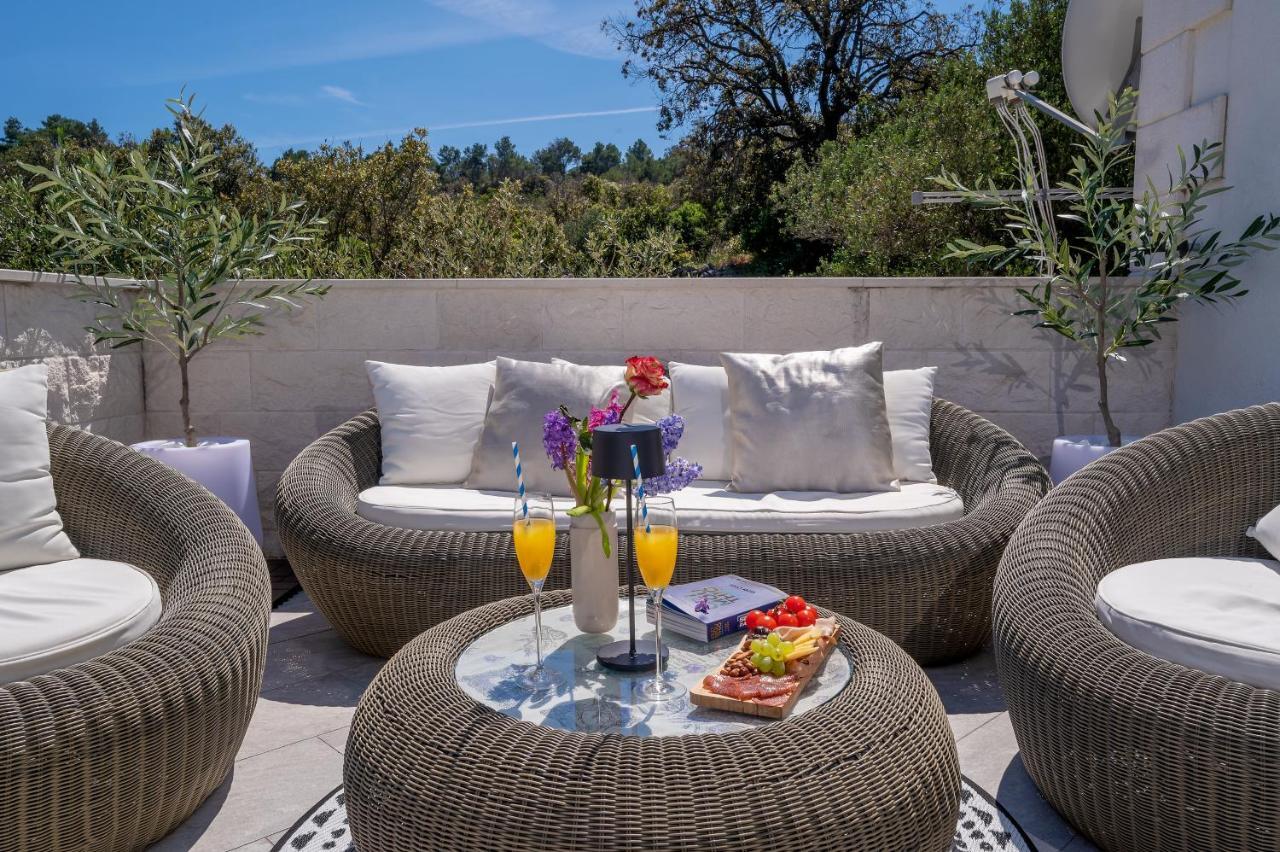Uniquely Designed Villa Ivana With Outdoor Jacuzzi Nearby The Pebble Banje Beach At The Island Of Solta Rogač Esterno foto
