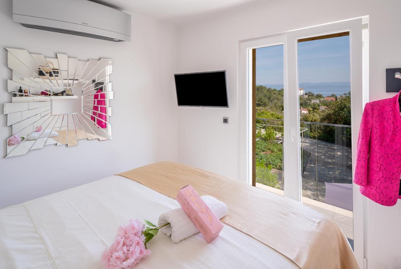 Uniquely Designed Villa Ivana With Outdoor Jacuzzi Nearby The Pebble Banje Beach At The Island Of Solta Rogač Esterno foto