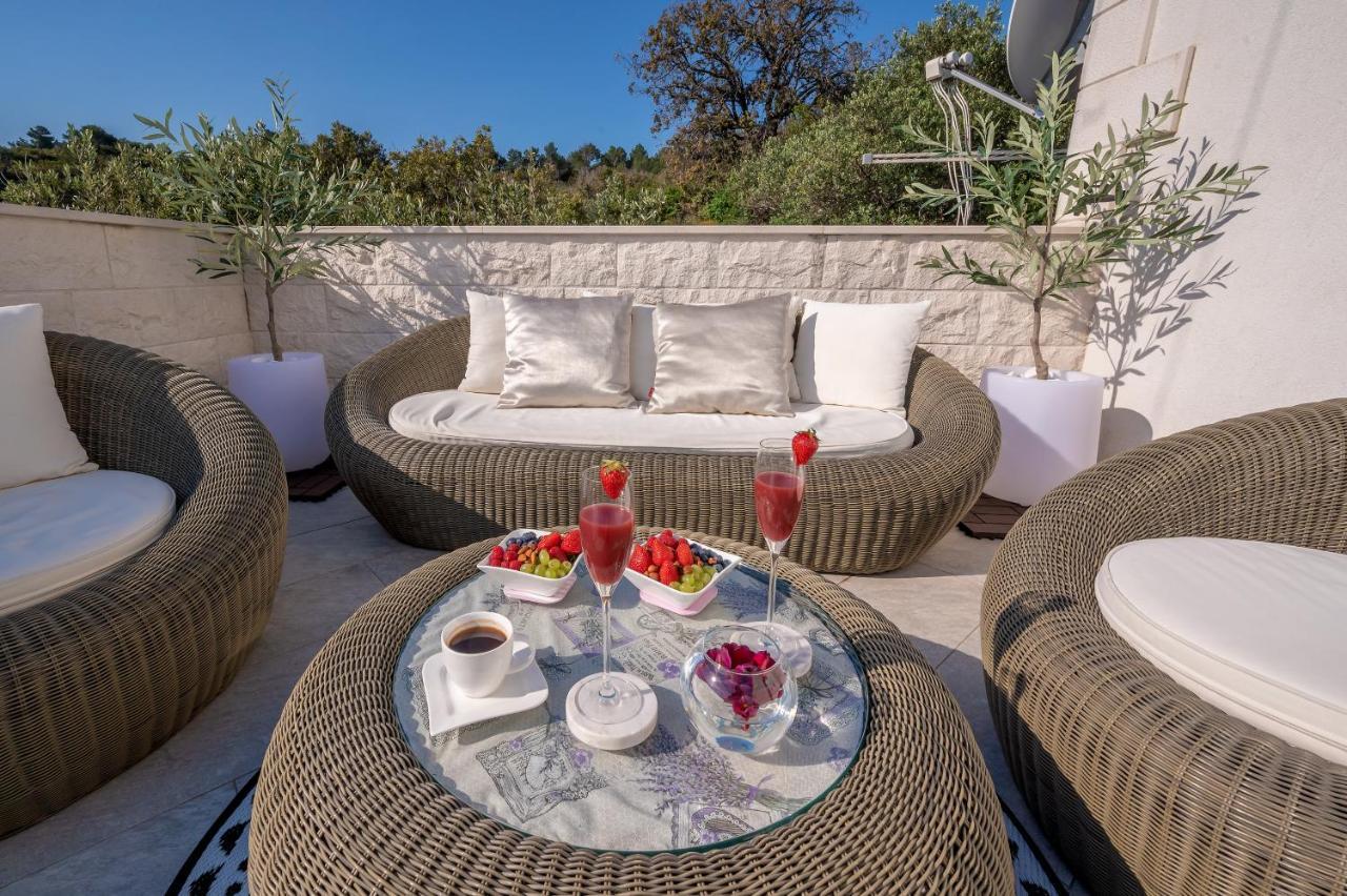 Uniquely Designed Villa Ivana With Outdoor Jacuzzi Nearby The Pebble Banje Beach At The Island Of Solta Rogač Esterno foto