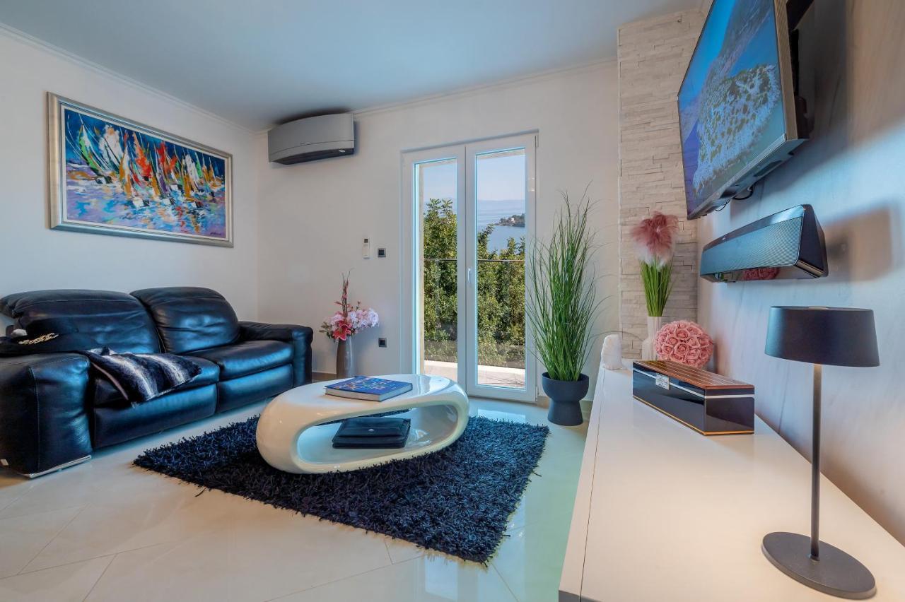 Uniquely Designed Villa Ivana With Outdoor Jacuzzi Nearby The Pebble Banje Beach At The Island Of Solta Rogač Esterno foto