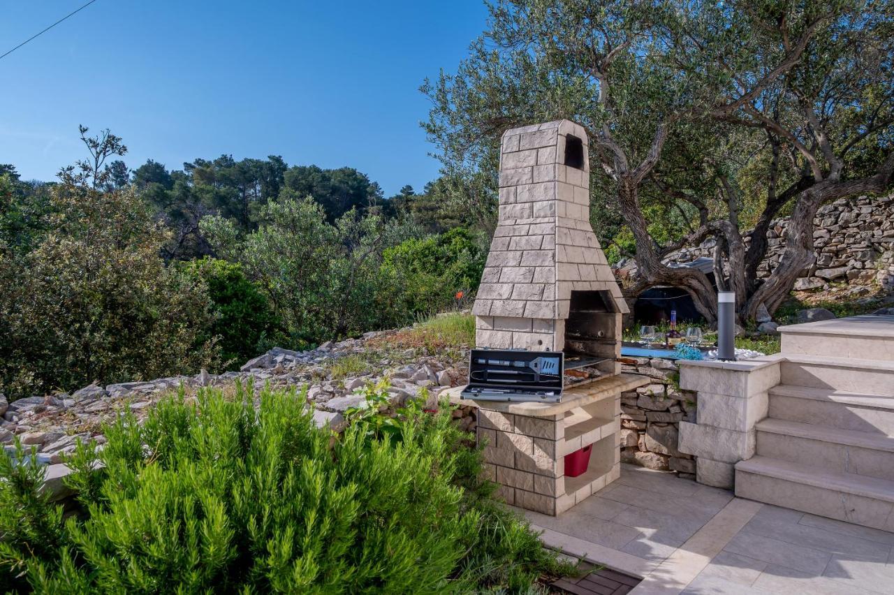 Uniquely Designed Villa Ivana With Outdoor Jacuzzi Nearby The Pebble Banje Beach At The Island Of Solta Rogač Esterno foto